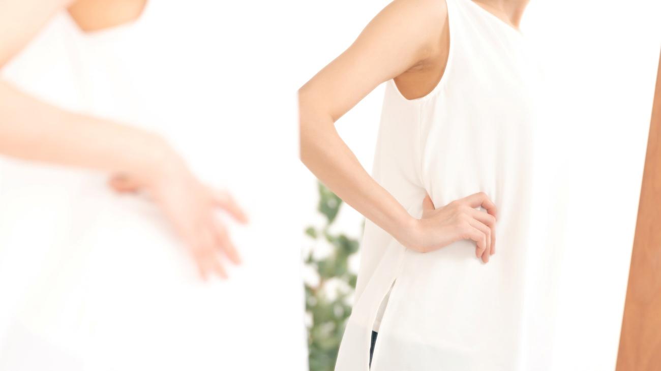 首のゆがみは自分で気づける？セルフチェック方法