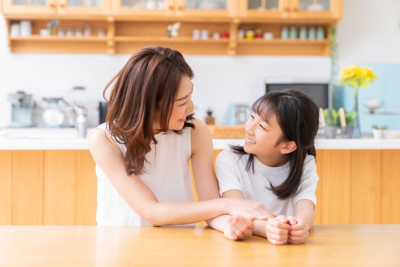 初めての生理はいつ？年齢・サイン・必要アイテム・子どもへの接し方