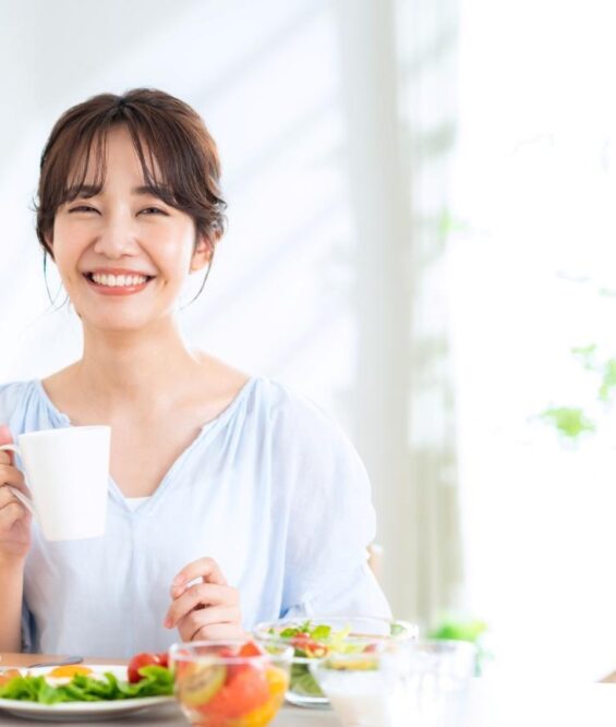 生理前の「止められない食欲」はなぜ起こる？体の仕組みと対処法をご紹介