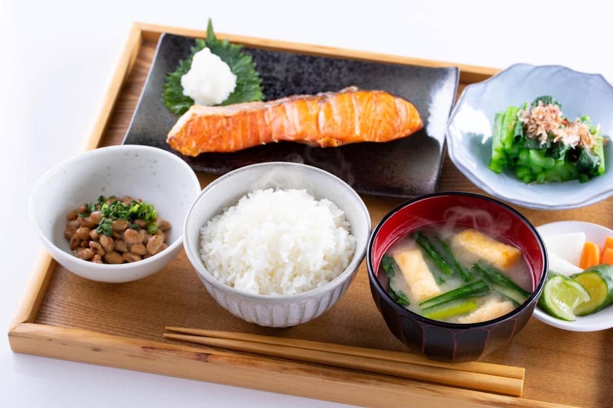 生理前や生理中に摂りたい食べ物・避けたい食べ物とは？