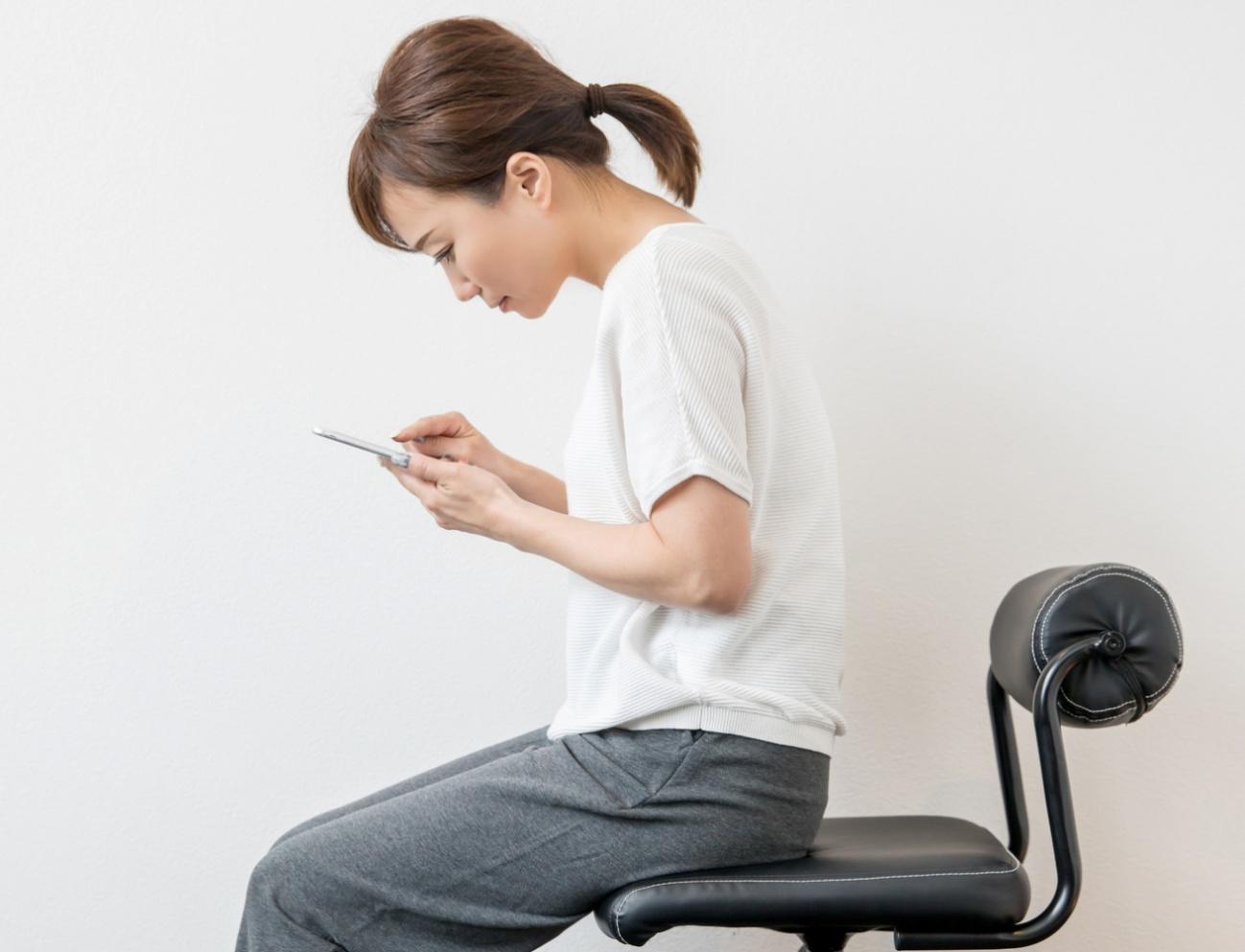 ノンワイヤーブラジャーで「垂れ胸になる」「はみ肉ができる」は本当？