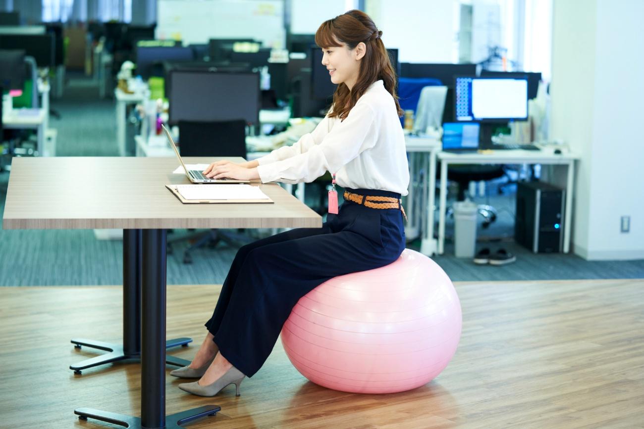 姿勢の直し方｜姿勢改善に役立つアイテムを活用する